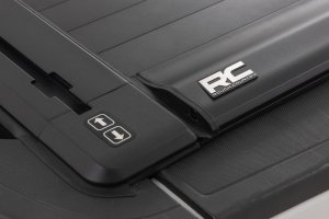 Chevrolet Silverado 1500 Classic Powered Bed Cover - Rough Country - Powered Retractable - Matte Black - 2019+